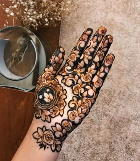 Front Hand Mehndi Designs Simple Easy, Beautiful Mehndi Design Front Hand, Mehndi Design Simple And Easy, Hand Mehndi Design Simple, Mehndi Design Arabic, Full Hand Mehndi Design, Front Mehndi, Front Hand Mehndi Design, Front Hand Mehndi