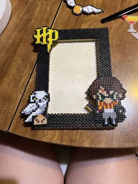 Perler Bead Picture Frames, Perler Harry Potter, Harry Potter Beads, Harry Potter Frame, Hama Beads Harry Potter, Pixel Art Harry Potter, Harry Potter Perler Beads, Minecraft Beads, Melty Bead Designs