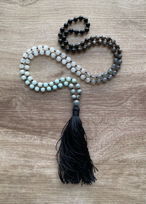 Necklace Jewelry Display, Silver Obsidian, Creative Jewelry Photography, Mala Jewelry, Mala Bead Necklace, Mala Meditation, Tatting Jewelry, Diy Jewelry Necklace, Beaded Necklace Designs