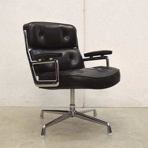 Listed on VNTG.com: ES108 Lobby Chair office chair by Charles & Ray Eames for Herman Miller, 1970s | #vntg #vintage Eames Lounge Chair Living Room Herman Miller, Herman Miller Chair Office, Herman Miller Desk Chair, Herman Miller Office, Herman Miller Sayl Chair Home Office, Herman Miller Chair Eames, Herman Miller Office Chair, Herman Miller Chair, Furniture Selection