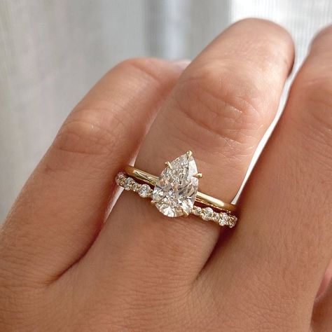 Pear Engagement Ring With Stacked Bands, Wedding Rings To Go With Pear, Pear Solitaire Wedding Ring Set, Wedding Bands And Engagement Rings Set, Engagement Teardrop Rings, Gold Solitaire Pear Engagement Ring, Wedding Band With Teardrop Ring, Wedding Rings Pear Shape Gold, Wedding Bands For A Pear Shaped Ring