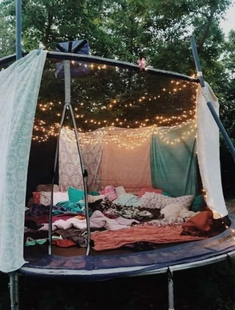 Trampoline Forts, Trampoline Sleepover Ideas, Trampoline Fort, Trampoline Sleepover, Trampoline Ideas, Old Trampoline, Sleepover Room, Sleep Over Ideas, Sleepover Stuff