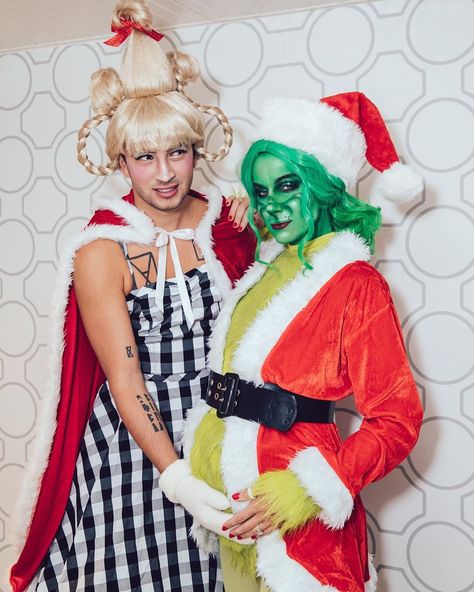 Jenna Joseph on Instagram: “The Pregnant Grinch on Halloween” Pregnant Grinch, Pilot Halloween, Jenna Joseph, Emo Memes, Tyler And Josh, 21 Pilots, Palaye Royale, Tyler Joseph, One Pilots