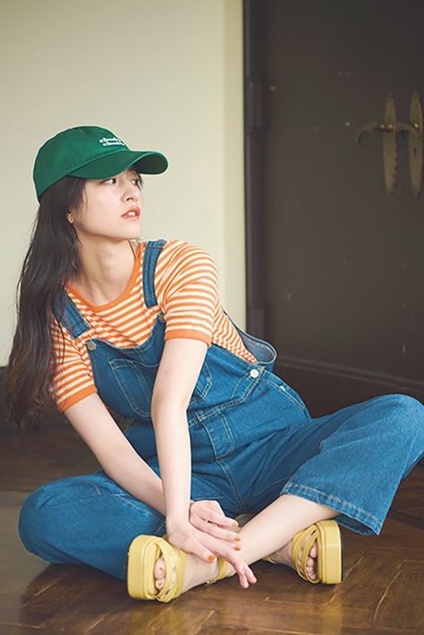 90s Japanese Fashion, Sitting Pose, Figure Reference, Human Reference, Sitting Poses, Pose Reference Photo, Denim Jumpsuit, Fashion Poses, Japanese Fashion