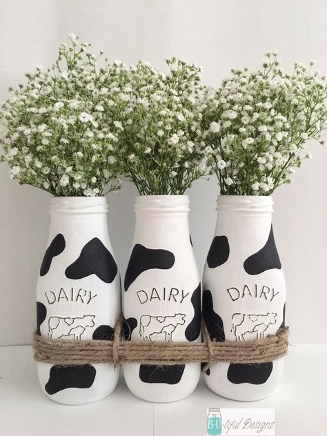 Milk Bottle Decor, Cow Kitchen Decor, Cow Craft, Cow Kitchen, Cow Baby Showers, Towel Ladder, Cow Birthday, Farmhouse Decor Rustic, Cow Decor