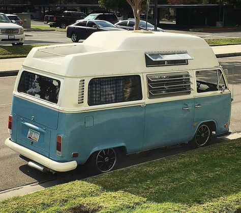 Vw T2 Camper, Kombi Camper, Volkswagon Van, Vw Bus T2, Kombi Motorhome, Classic Campers, Vw Combi, Kombi Home, Vintage Vw Bus