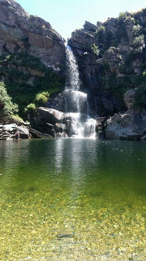 Salto del Tigre, Villa de Merlo, San Luis. Cascada de 35 mts de altura. Foto enviada por Maru Rivero. Merlo San Luis, Argentina Travel, Winter Painting, Places Around The World, Wonderful Places, Travel Dreams, Plein Air, Patagonia, Travel Inspiration