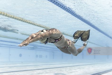 The female of the species Samantha Ferrari (Italian Lifesaving Swimming athlete) powering underwater with fins during an outdoor training session. Rome June 2016 (Courtesy Team Fiamme Oro Nuoto per Salvamento) Lifesaving Sport, Swimming Athlete, The Female Of The Species, Dove Campaign, Swimming Pictures, Belly Burner, Female Of The Species, Outdoor Training, Pound Of Fat