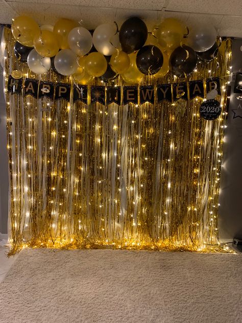 Decoracion Happy New Year, Simple New Years Eve Decorations, New Years Backdrop, New Years Balloon Decorations, New Year Decorations, New Years Eve Birthday Party, New Year's Eve Party Themes, New Years Eve Party Ideas Decorations, New Year Backdrop