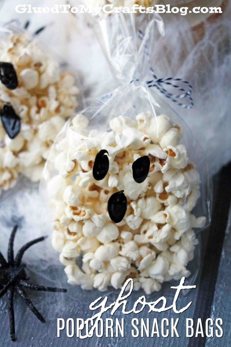 Trouble-Free Ghost Popcorn Snack Bags - Halloween Treat Idea Ghost Treat Bags, Popcorn Treat Bags, Kids Treat Bags, Ghost Treats, Halloween Party Bags, Popcorn Treat, Halloween Popcorn, Dulces Halloween, Halloween Gift Bags