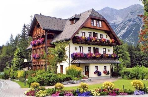 Chalet Exterior, Alpine House, German Houses, European Beauty, Alpine Chalet, Swiss Chalet, In Full Bloom, Salzburg, Casas De Ensueño