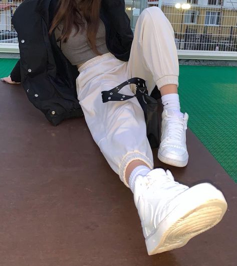 Airforce 1 Hightop Outfit, Hightop Air Force Ones Outfit, Hightop Outfit, Nike Dunk Outfit Woman, Nikes Jordan, Nike Dunk Outfit, Air Force Outfit, Sweats Outfits, Air Force Ones Outfit