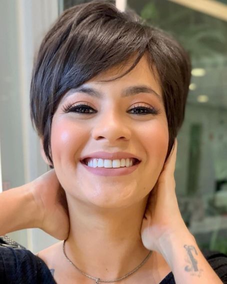 20 Most Delightful Pixie Cut for Round Face Ideas ! Pixie Cut Round Face, Messy Hair Look, Cute Pixie Cuts, Pixie Bob Hairstyles, Curly Pixie Haircuts, Pixie Haircut For Round Faces, Thick Hair Cuts, Pixie Cut With Bangs, Pixie Bob Haircut