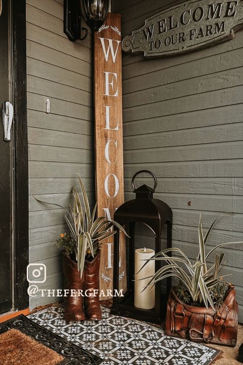 Easy Diy Porch Decor, Western Outside Decor Patio, Front Porch Ideas Western, Small Front Porch Decorating Ideas Boho, Western Back Porch, Western Front Door Decor, Outdoor Western Decor, Western Patio Decor, Western Ranch House Exterior