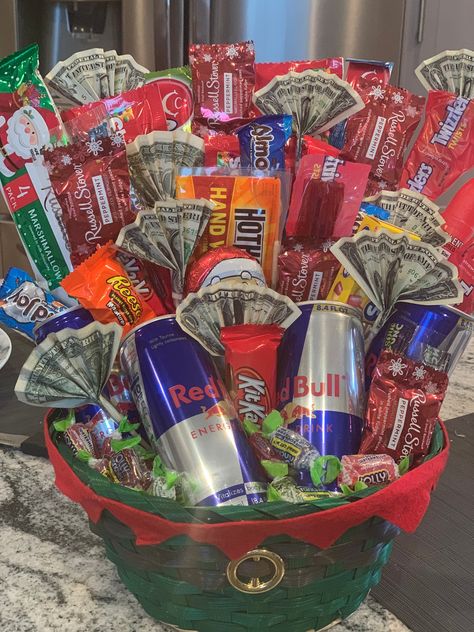 Colored Theme Party, Hunter Christmas Gifts, Soda Cakes, Silent Auction Gift Basket Ideas, Ribbon Rose Bouquet, Raffle Gift Basket Ideas, Booze Gift, Cake Gift Basket, Beer Cakes