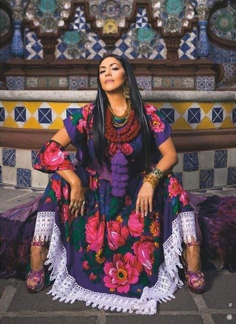 Mexican Culture Women, Mexican Punk Fashion, Mexican Photoshoot, Boho Chic Fashion Bohemian, Bohemian Photoshoot, Latina Culture, Lila Downs, Mexico Fashion, Beautiful Photoshoot Ideas