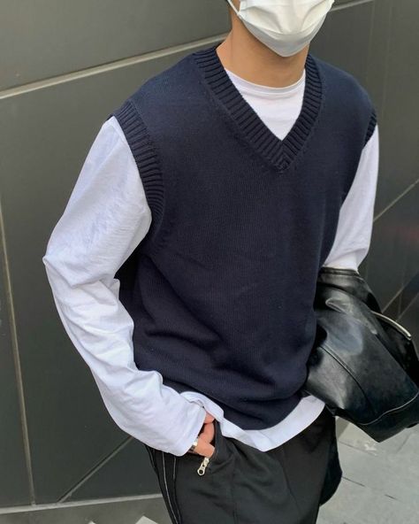 Vest Outfits Men, Sweater Vest Outfit, 2024 Outfits, Mens Casual Outfits Summer, Relaxed Outfit, Mens Trendy Outfits, Street Style Outfits Men, Mens Outfit Inspiration, Cool Outfits For Men