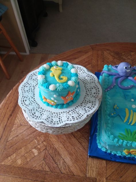 A "smash" cake with an under-the-sea theme Under The Sea Birthday Smash Cake, Sea Themed Smash Cake, Under The Sea Smash Cake 1st Birthdays, Sea Smash Cake, Under The Sea Smash Cake, Under The Sea Cake Smash, Photo Corner, Sea Cakes, Ocean Birthday