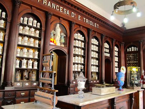 Pharmacy Aesthetic, 1920s Speakeasy, Apothecary Pharmacy, Vintage Pharmacy, Apothecary Decor, Bourbon Bar, Time Stands Still, Classic Hotel, Bookstore Cafe