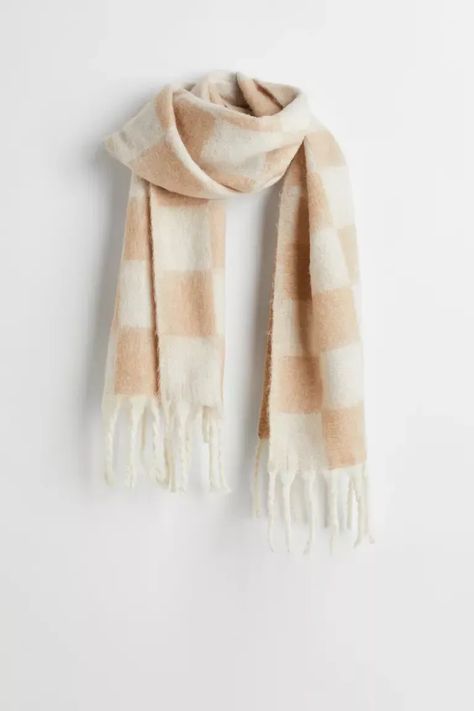 Rich Girl Fashion, Teresa Caruso, Checkered Scarf, Beige Scarf, Neutral Accessories, Scarf With Fringe, Scarf Outfit, Fringe Scarf, Work Attire