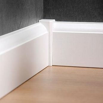 Vstupná Hala, Baseboard Styles, Baseboard Trim, House Trim, Wood Walls, Wooden Floor, Diy Home Repair, Home Repairs, Interior Trim