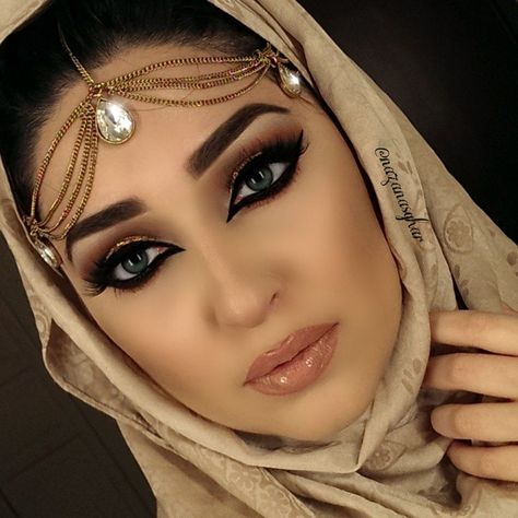 Today's look using Dip brow promade in dark brown Arabic Make-up, Smokey Eyes Tutorial, Middle Eastern Makeup, Eyes Photography, Arabic Makeup, Indian Makeup, Indian Bridal Makeup, Photography Beauty, Makeup Looks Tutorial