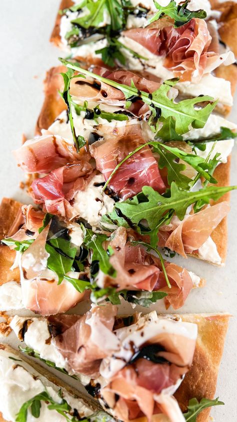 Buratta Cheese Recipe, Buratta Appetizer Cold, Flatbread With Arugula, Buratta Recipe, Burrata Flatbread, Arugula Flatbread, Burrata Recipes, Procuitto Arugula Pizza, Arugula Balsamic Pizza