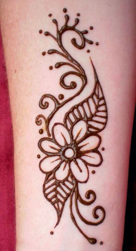 Easy Mehndi Designs that are Quick to Try Yourself | FashionGlint Henna Motive, Hanna Tattoo, Small Henna Designs, Henna Flower Designs, Henne Tattoo, Henna Flower, Small Henna, Henna Drawings, Cute Henna