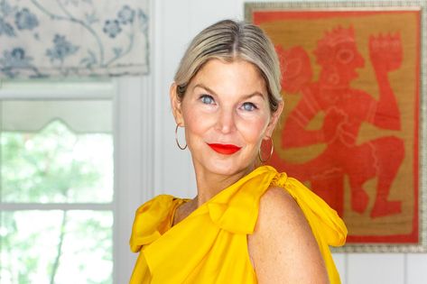 Looking for inspiration? Gen Sohr's vibrant personality, design savvy, and Instagram influence make her an unstoppable trendsetter. Gen Sohr Style, Gen Sohr, Over 40 Style, Vibrant Personality, Chic Over 50, Savvy Southern Style, Female Founders, Pencil And Paper, Women Helping Women