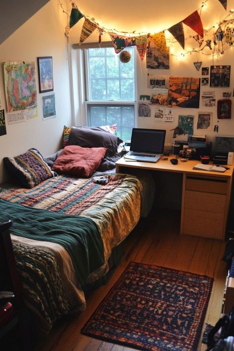 Dark Color Dorm Room Ideas, Small Indie Room Ideas, Moody Dorm Room, Suite Style Dorm Ideas, Dorm Single Room Ideas, Dorm Room Ideas Indie, Dorm Life Aesthetic, Hippie Dorm Room Ideas, Indie Room Ideas Aesthetic