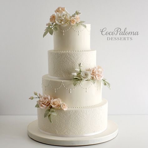 Wedding Cake Lace Design, Lace Wedding Cakes, Wedding Cake Lace, Desserts Photos, Pink Wedding Cakes, Traditional Southern Wedding, Wedding Cake Fondant, Wedding Cake Chic, Pink Rose Wedding Cake