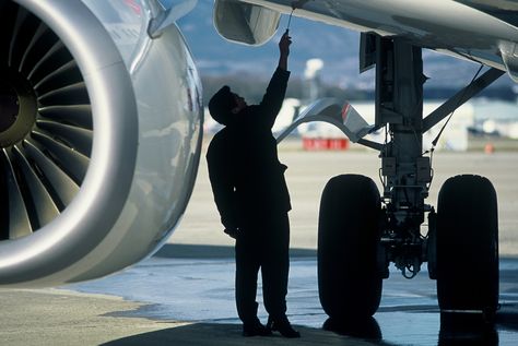 Business Jets, Airplane Mechanic, Aircraft Maintenance Engineer, Aviation Mechanic, Airline Jobs, Aircraft Mechanic, Linkedin Image, Airplane Propeller, My Future Job