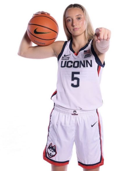 Soccer Poses, Uconn Basketball, Basketball Girlfriend, Uconn Womens Basketball, Paige Bueckers, Justin Verlander, Callum Turner, Future Girlfriend, Love And Basketball