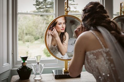 Wedding Preparations Photography, Bride Getting Ready Photos Makeup, Wedding Photo Bride Getting Ready, Morning Wedding Dress, Bridal Suite Photos, Wedding Prep Photos, Jessie Reyes, Bride Preparation Photos, Bride Prep Photos