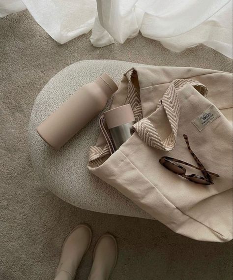 Beige Wellness Aesthetic, Ive Liz, Minimalism Lifestyle, Clean Lifestyle, Winter Neutral, Cream Aesthetic, Business Outfits Women, Beige Style, Sports Wallpapers