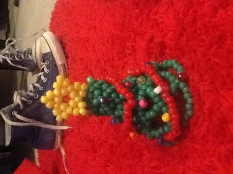 Kandi Christmas Tree, Christmas Kandi Patterns, Christmas Kandi, Scene Kandi, Kandi Inspo, Kids Inspo, Kandi Kid, Kandi Ideas, Arts Ideas