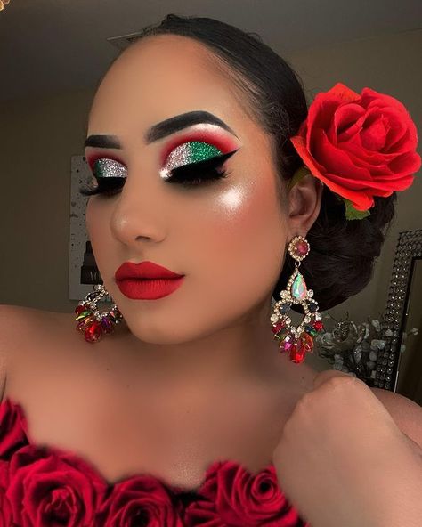 Candy Lover en Instagram: “Cinco de Mayo ❤️🇲🇽 Que creen? Tutorial completo en Facebook Full tutorial on my Facebook Products used: @benefitcosmetics precisely my brow…” Mexicana Makeup, 1950 Hairstyle, Mehendi Photography, Eyeshadow Designs, Mexican Independence, Princess Makeup, Glossy Makeup, Rainbow Makeup, Fall Makeup Looks