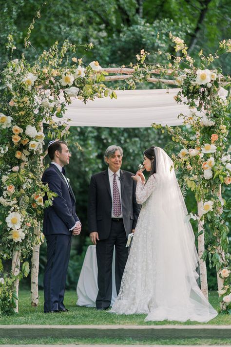 Chuppah Flowers, Wedding Chuppah, Jewish Wedding Ceremony, Spring Garden Party, Indoor Wedding Ceremonies, Wedding Planning Decor, Ceremony Design, Classic Garden, Spring Pastels