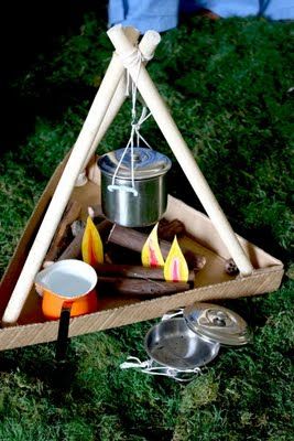 Kids pretend camp fire.  How cozy would this be in the classroom in a reading corner! Camping Dramatic Play, Camp Vbs, Camping Classroom, Role Play Areas, Indoor Camping, Dramatic Play Area, Dramatic Play Preschool, Nursery Activities, Dramatic Play Centers