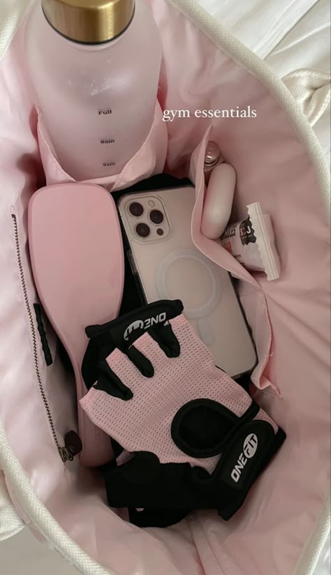 Outfit Rosa, Gym Girlie, Gym Bag Essentials, Pink Gym, Pink Lifestyle, Gym Aesthetic, Cute Gym Outfits, Sports Aesthetic, Pink Pilates Princess