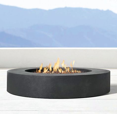 Diy Fire Pit Cheap, Fire Pit Video, Fire Pit Party, Outdoor Fire Pit Designs, Modern Fire Pit, Fire Pit Ring, Cool Fire Pits, Fire Pit Furniture, Patio Fire Pit