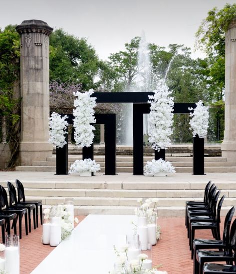 Mirco Wedding Decor, Black Altar Wedding, All Black Wedding Ceremony Decor, Sheek Wedding Decor, Off White Wedding Decor, Black White And Gold Wedding Ceremony, Black And White Aisle Decorations, Black Wedding Aisle Decor, Black Outdoor Wedding Decor