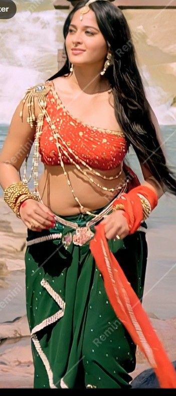 Arabian Horse Anushka Shetty, Ashika Ranganath, Anushka Photos, Anushka Shetty, Anupama Parameswaran, Beauty Posters, Actress Images, Arabian Horse, Loose Hairstyles