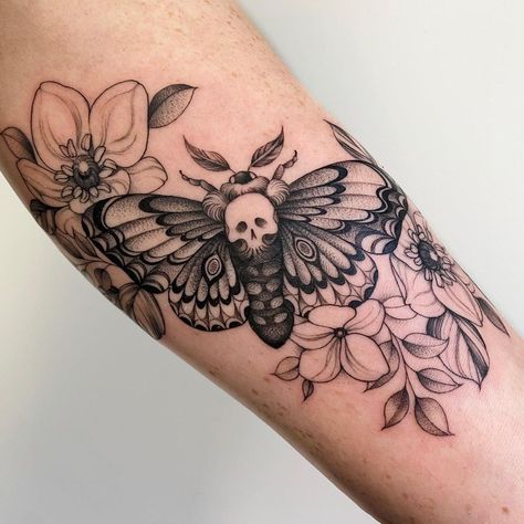 Hawkmoth Tattoo, Lower Arm Tattoos, Moth Tattoo Design, Armband Tattoos, Tattoos For Women Half Sleeve, Sibling Tattoos, Upper Arm Tattoos, Moth Tattoo, Leg Tattoos Women