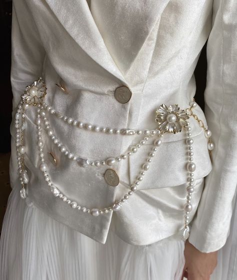 Pearl Outfit Aesthetic, Pearls On Clothes, Suit With Pearls, Pearls Outfit, Pearl Suit, Evening Dresses Casual, Outfit With Pearls, Pearl Outfit, Pearls Fashion