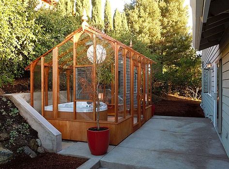 Awesome hot tub solarium crafted at home is a showstopper indeed Hot Tub Plans, Whirlpool Deck, Inground Hot Tub, Custom Hot Tubs, Hot Tub Privacy, Stock Tank Pool Diy, Hot Tub Designs, Diy Gazebo, Diy Hot Tub