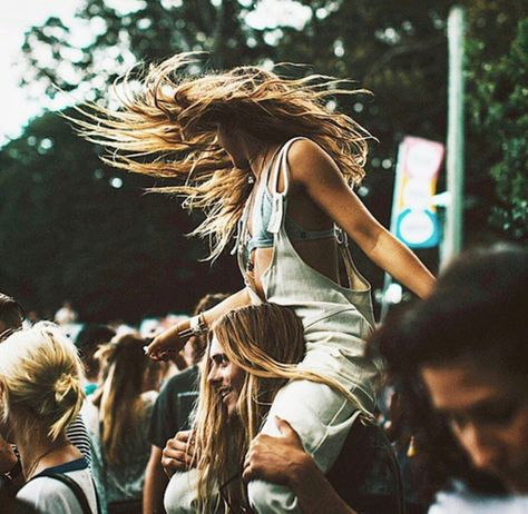 Young Wild Free, Festival Inspo, Festival Gear, Festival Camping, Architecture Tattoo, Dancing Aesthetic, Hippie Costume, Edm Festival, Celebrity Travel