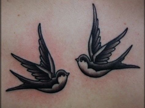 Traditional Swallow Tattoo, Swallow Tattoo Design, Bird Tattoos Arm, Swallow Bird Tattoos, Bird Tattoo Meaning, Tatuagem Masculina Pequena, Vogel Tattoo, Black Bird Tattoo, Sparrow Tattoo