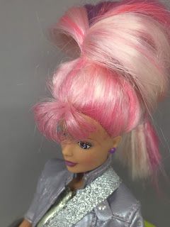 Got Glue - Will Craft: How to dye Barbie's hair and remove stains from th... How To Dye Barbie Hair, How To Dye Doll Hair, How To Dye Barbie Doll Hair, Restore Barbie Hair, Rerooting Doll Hair, Fix Barbie Doll Hair, Pink Hair Dye, Barbie Dresses, Hair Tint