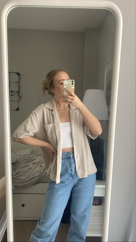 White top beige oversized shirt wide leg jeans hair clip outfit Beige Shirt And Jeans Outfit, Beige Oversized Shirt Outfit, Beige Wide Leg Jeans Outfit, Hair Clip Outfit, Beige Shirt Outfit, Beige Oversized Shirt, White Oversized Shirt Outfit, Shirt Jeans Outfit, Wide Leg Outfit